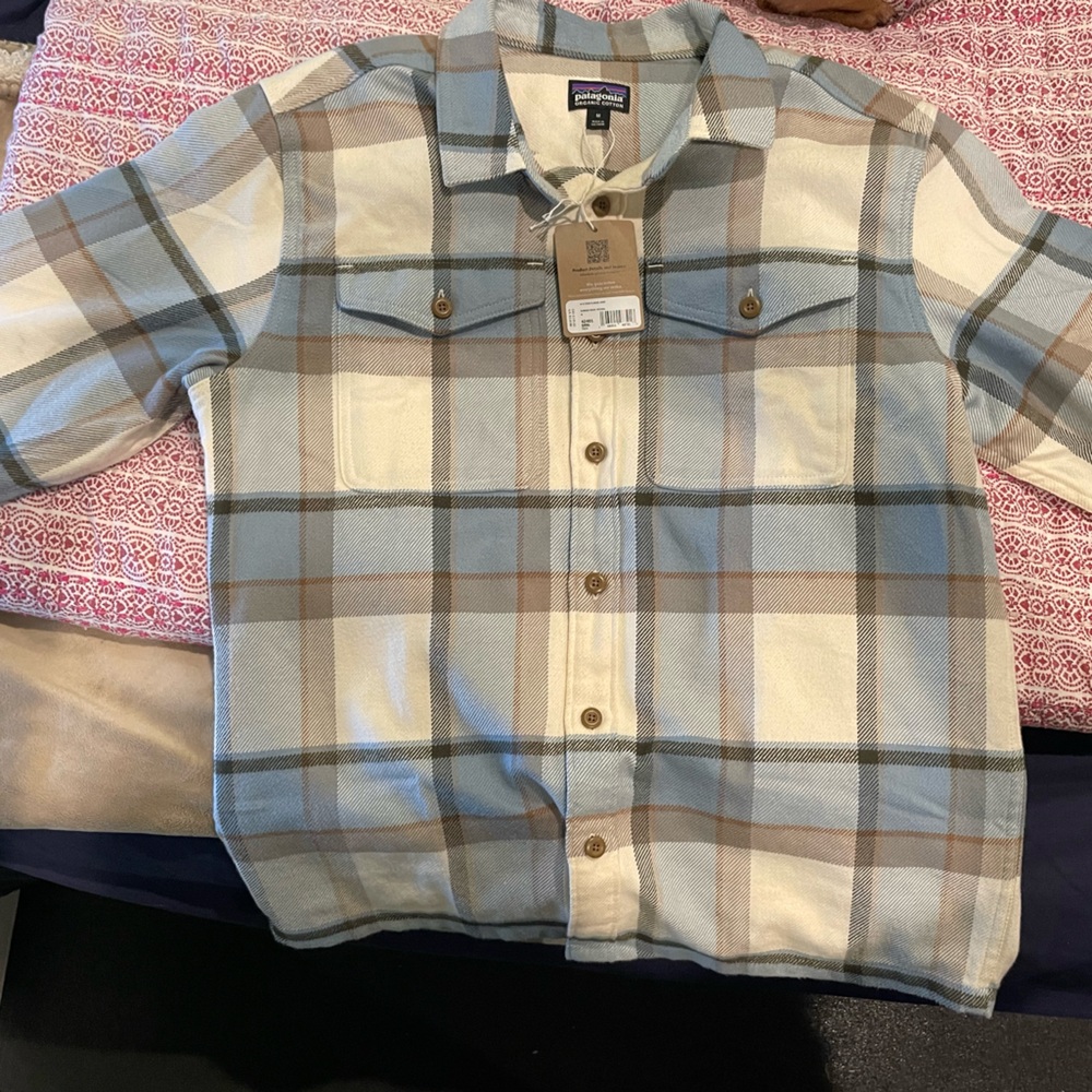 Patagonia Fjord flannel shirt. Mens L. NWT.
